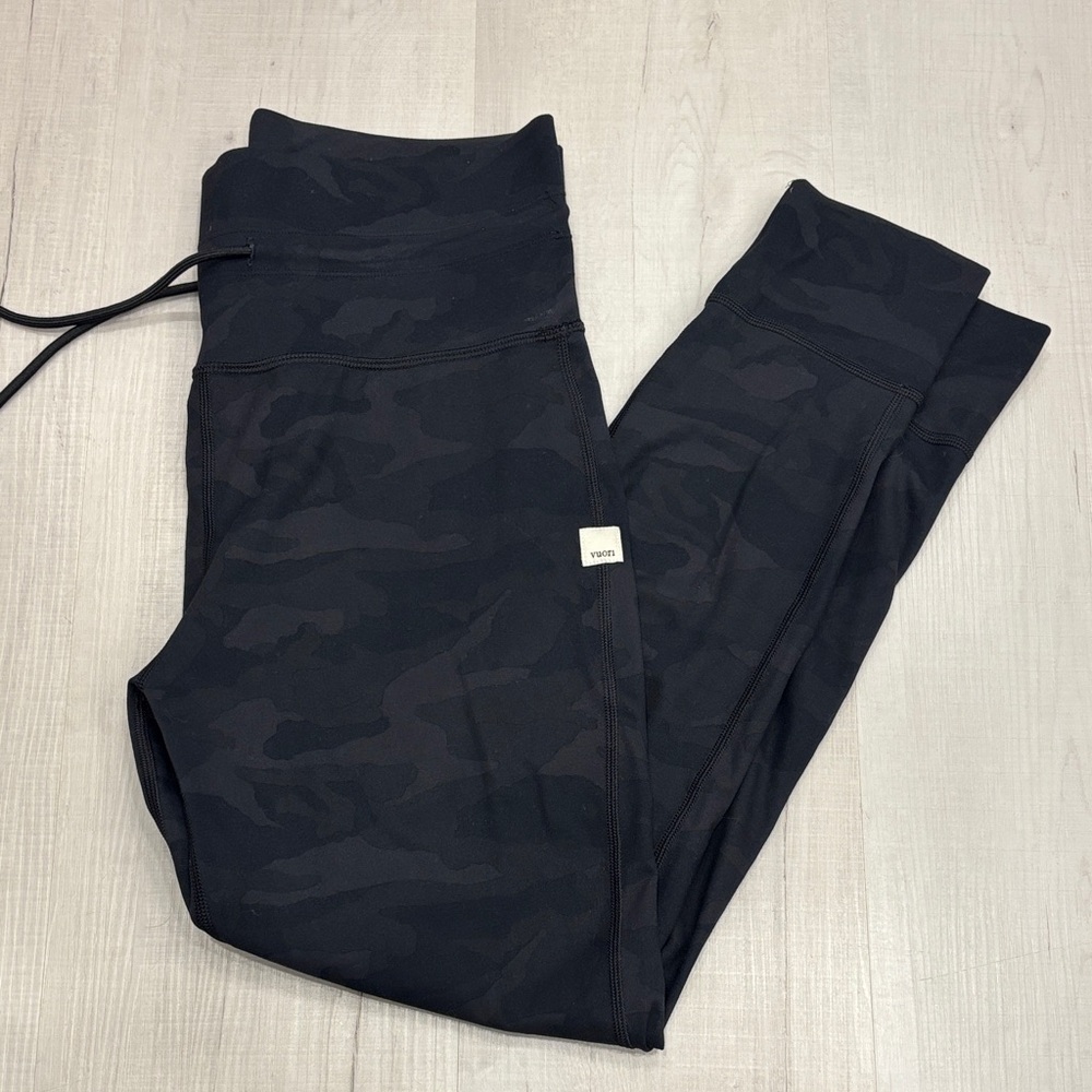 Vuori camo leggings size large